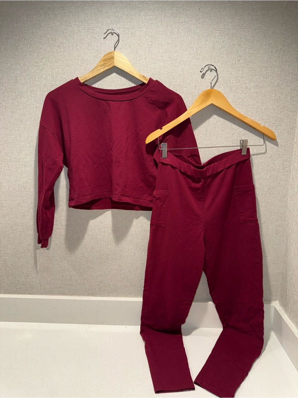 Women’s Burgundy Two-Piece Crop Top Legging Set